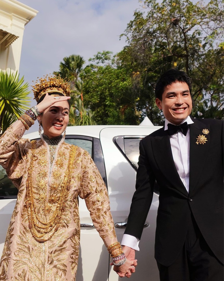 Đám cưới trong mơ của 'mỹ nhân chuyển giới đẹp nhất Thái Lan' Nong Poy: Cô dâu đội vương miện bằng vàng hạnh phúc cùng chú rể bước vào hôn lễ - Ảnh 7. Đám cưới trong mơ của 'mỹ nhân chuyển giới đẹp nhất Thái Lan' Nong Poy: Cô dâu đội vương miện bằng vàng hạnh phúc cùng chú rể bước vào hôn lễ - Ảnh 7.