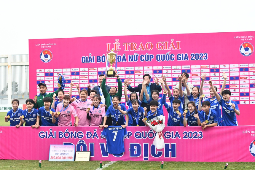 Nữ tuyển thủ hai lần rời sân vì chấn thương trong trận chung kết Cúp QG - Ảnh 9. Nữ tuyển thủ hai lần rời sân vì chấn thương trong trận chung kết Cúp QG - Ảnh 9.