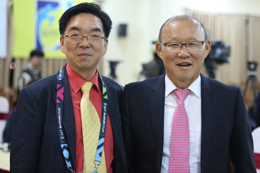 Phút trải lòng thầm kín của thầy Park và nỗi niềm ẩn sau giấc mơ World Cup nơi HLV Troussier - Ảnh 1.