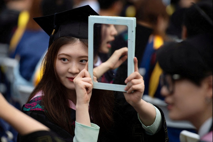 Nghịch lý ở thế hệ trẻ: Nhận lương chỉ để trả nợ nhưng lại ngại công việc lương cao, thà ít tiền mà cuộc sống an nhàn còn hơn chịu nhiều áp lực - Ảnh 4. Nghịch lý ở thế hệ trẻ: Nhận lương chỉ để trả nợ nhưng lại ngại công việc lương cao, thà ít tiền mà cuộc sống an nhàn còn hơn chịu nhiều áp lực - Ảnh 4.