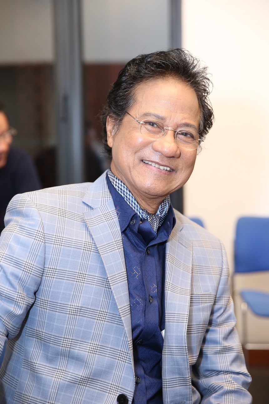 Chế Linh: Phải đi đánh giày, trông trẻ, bị ông chủ la mắng vì lén học buổi đêm - Ảnh 1.