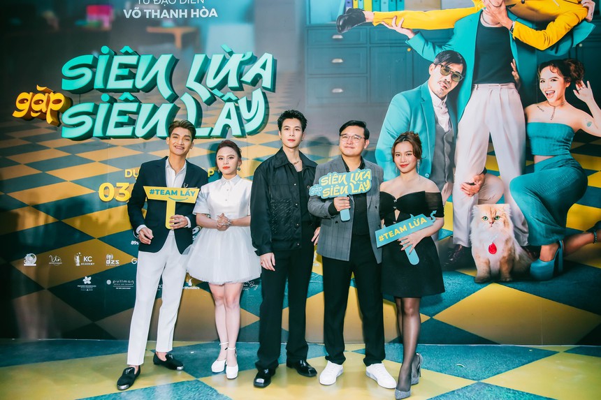 Anh Tú đẹp trai hết nấc, Khánh Vân - Trương Quỳnh Anh đọ sắc cực gắt trên thảm đỏ 'Siêu lừa gặp siêu lầy' - Ảnh 1.