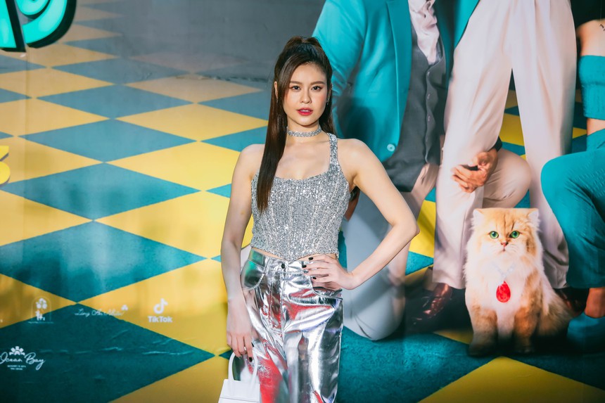 Anh Tú đẹp trai hết nấc, Khánh Vân - Trương Quỳnh Anh đọ sắc cực gắt trên thảm đỏ 'Siêu lừa gặp siêu lầy' - Ảnh 8.