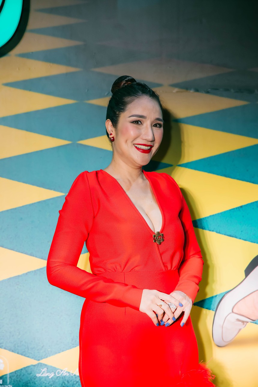 Anh Tú đẹp trai hết nấc, Khánh Vân - Trương Quỳnh Anh đọ sắc cực gắt trên thảm đỏ 'Siêu lừa gặp siêu lầy' - Ảnh 6.