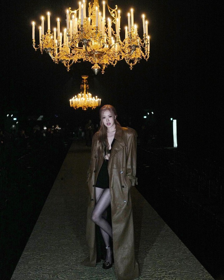 Dự show YSL, Rosé Blackpink lọt top hotsearch Weibo vì điều này - Ảnh 12. Dự show YSL, Rosé Blackpink lọt top hotsearch Weibo vì điều này - Ảnh 12.