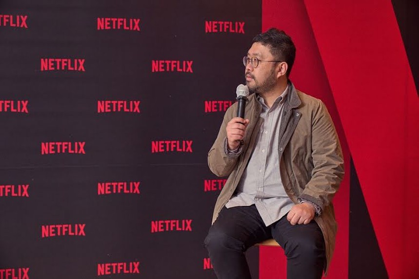 Còn gì điên rồ hơn phim Hàn về giáo phái hot nhất lúc này: Kẻ ác vẫn nhởn nhơ, đạo diễn đòi hi sinh tính mạng gia đình để làm phần 2? - Ảnh 8. Còn gì điên rồ hơn phim Hàn về giáo phái hot nhất lúc này: Kẻ ác vẫn nhởn nhơ, đạo diễn đòi hi sinh tính mạng gia đình để làm phần 2? - Ảnh 8.