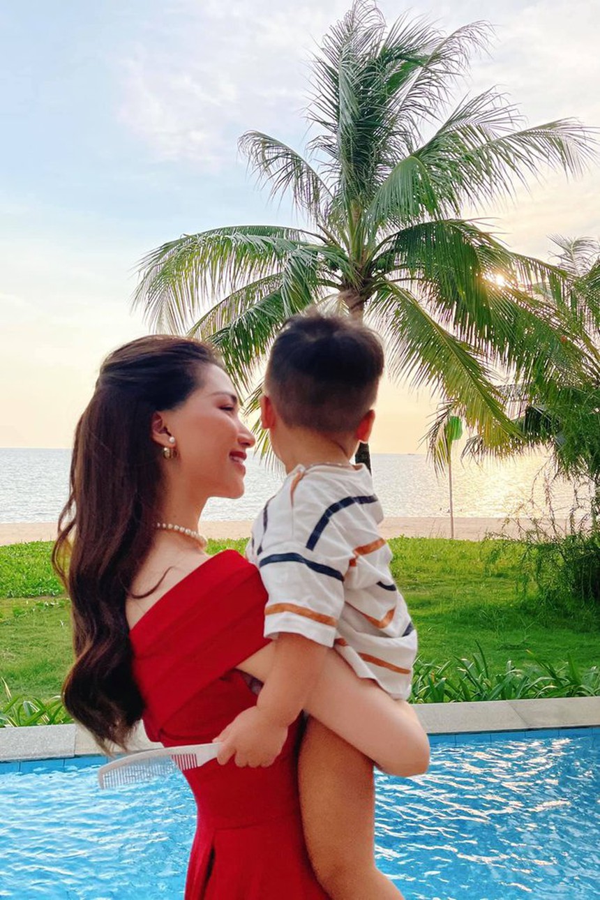 Bé Bo "nhây" với mẹ Hòa Minzy bằng tiếng Anh khiến dân tình cười đau bụng: Nữ ca sĩ dạy con khéo quá - Ảnh 7.