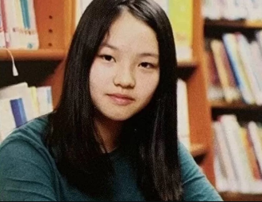 Karina aespa lộ bằng chứng 'dao kéo': Nhan sắc thật gây choáng váng - Ảnh 5. Karina aespa lộ bằng chứng 'dao kéo': Nhan sắc thật gây choáng váng - Ảnh 5.