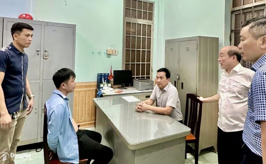 Giải cứu thành công cháu bé bị đối tượng dùng xăng khống chế làm con tin - Ảnh 1. Giải cứu thành công cháu bé bị đối tượng dùng xăng khống chế làm con tin - Ảnh 1.