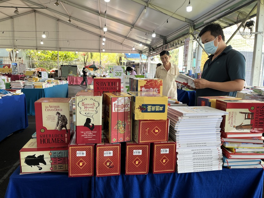 Hội sách xuyên Việt lần 6: Tăng ưu đãi cho bạn đọc, không tổ chức giao lưu - Ảnh 3.
