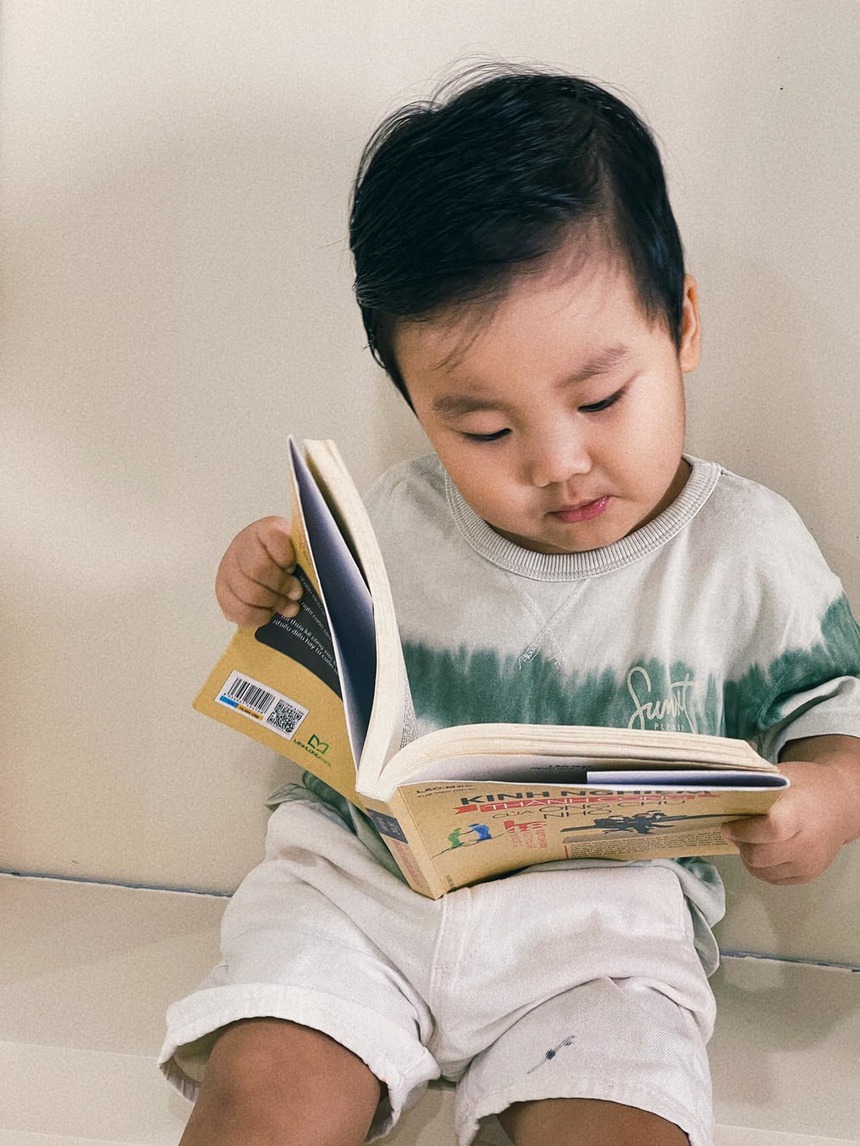 Bé Bo "nhây" với mẹ Hòa Minzy bằng tiếng Anh khiến dân tình cười đau bụng: Nữ ca sĩ dạy con khéo quá - Ảnh 4.