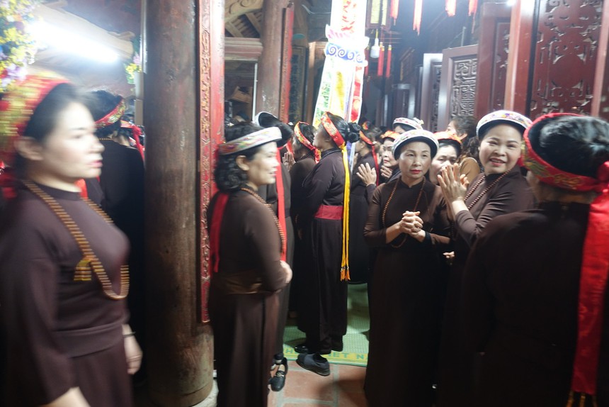 Tản văn Cuối tuần: Thấm thía hội làng - Ảnh 2.