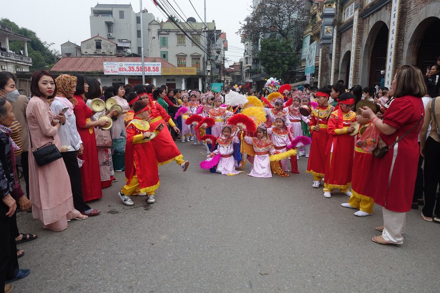 Tản văn Cuối tuần: Thấm thía hội làng - Ảnh 1.