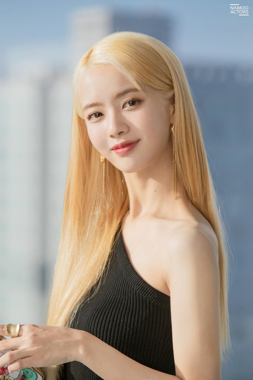 Phim Hàn chưa lên sóng đã 'ăn gạch' vì cảnh nóng nhiều không đếm hết, cặp đôi chính còn quá trẻ để cởi 100%! - Ảnh 3. Phim Hàn chưa lên sóng đã 'ăn gạch' vì cảnh nóng nhiều không đếm hết, cặp đôi chính còn quá trẻ để cởi 100%! - Ảnh 3.