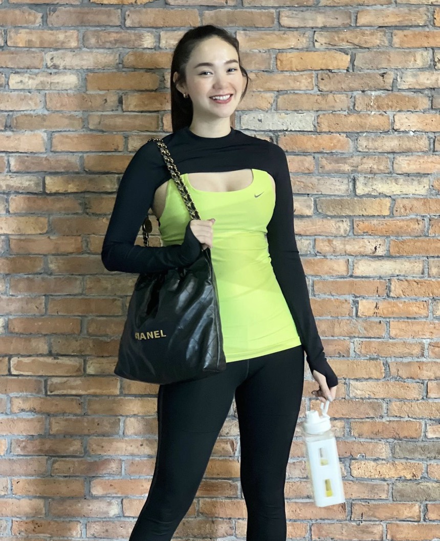 Minh Hằng khoe cận vóc dáng tháng đầu thai kỳ, nhưng netizen lại chú ý tới điều này - Ảnh 2. Minh Hằng khoe cận vóc dáng tháng đầu thai kỳ, nhưng netizen lại chú ý tới điều này - Ảnh 2.