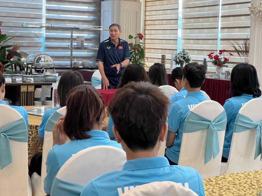 Bóng đá Việt Nam ngày 10/3: HLV Troussier mang tới sự thoải mái cho tuyển Việt Nam - Ảnh 3.