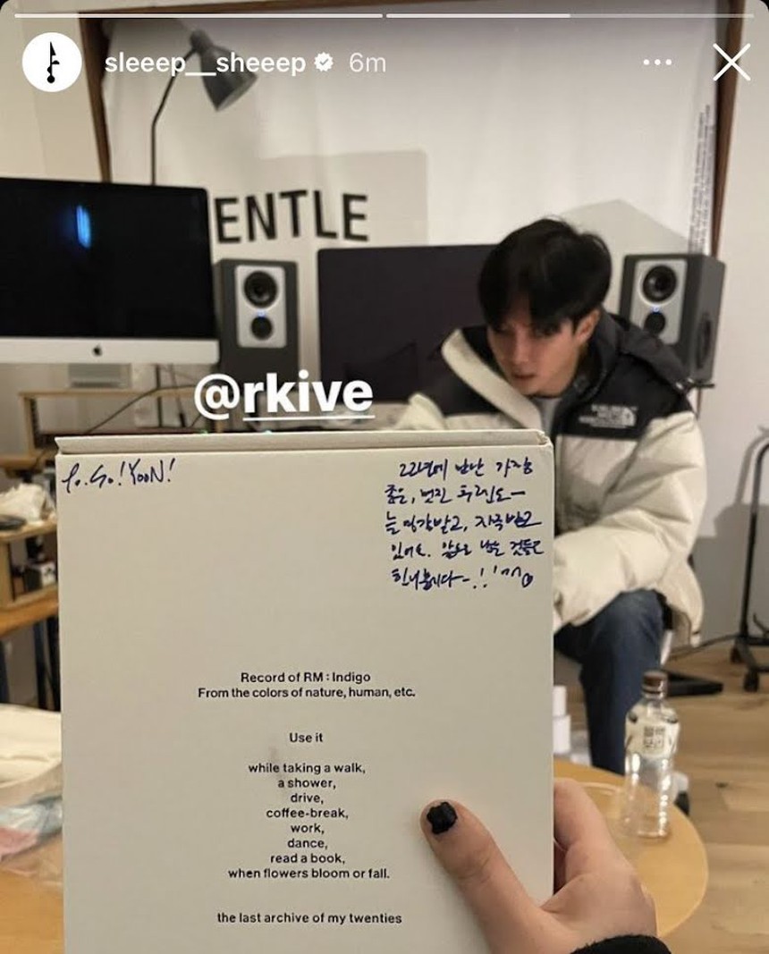 Tình bạn 5 năm ít ai biết giữa RM BTS và nữ nghệ sĩ cá tính - Ảnh 2.