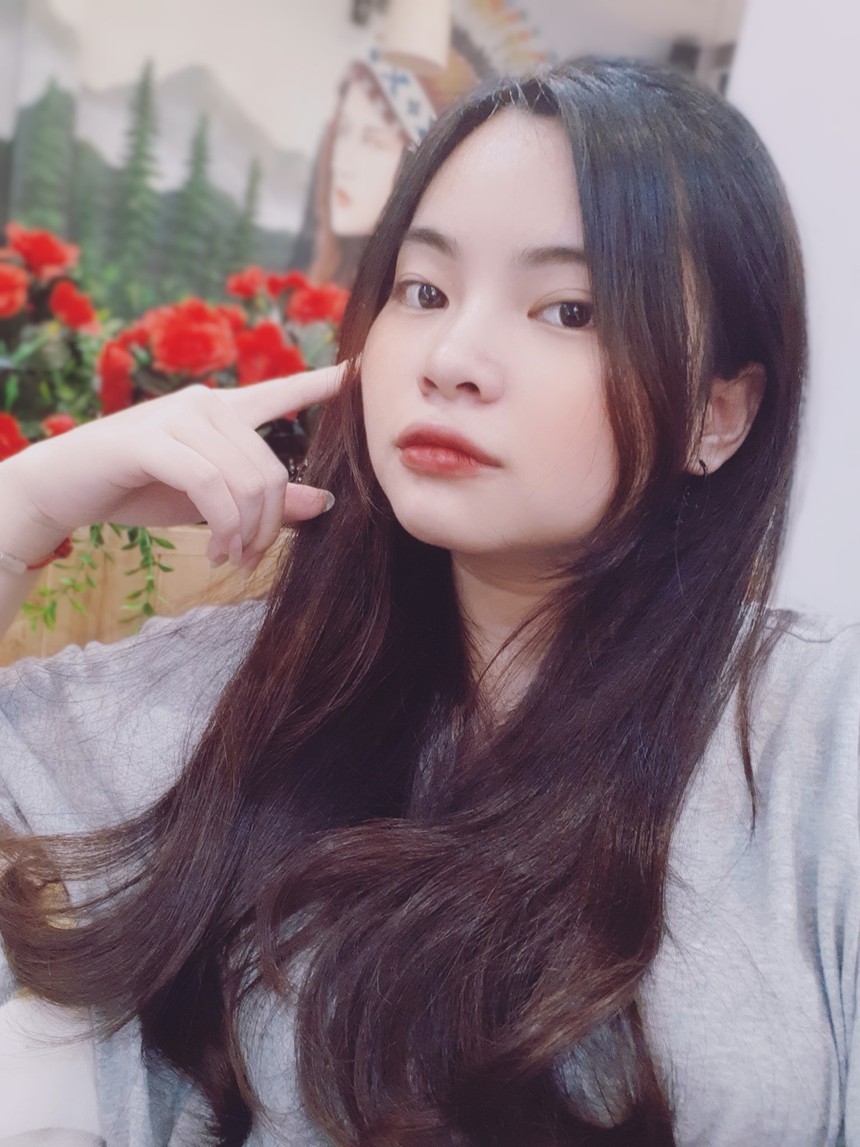 Nữ streamer Minecraft giành nút vàng YouTube sau hơn 2 năm gia nhập - Ảnh 2. Nữ streamer Minecraft giành nút vàng YouTube sau hơn 2 năm gia nhập - Ảnh 2.