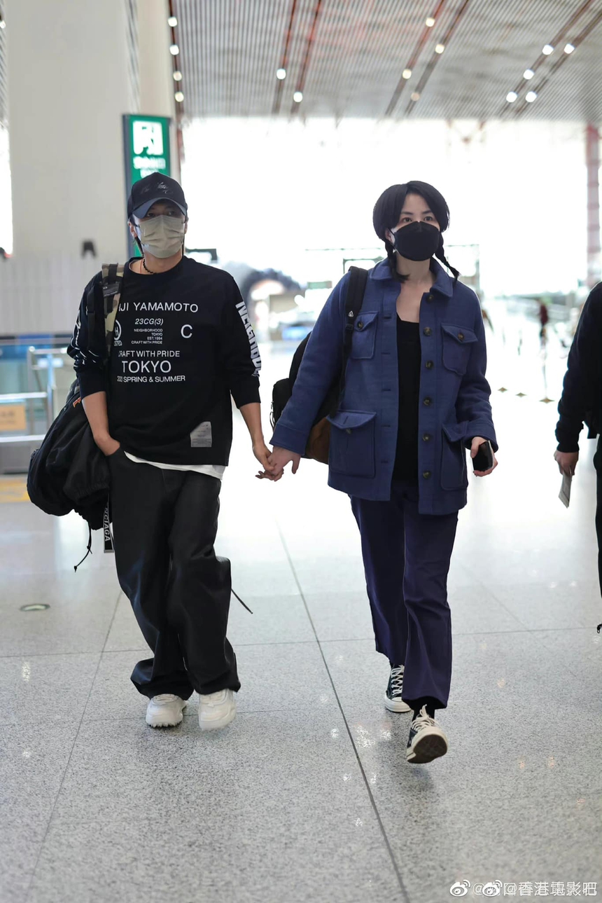 Khoảnh khắc hiếm hoi trong gần 10 năm tái hợp của Tạ Đình Phong - Trương Bá Chi: Đã có câu trả lời cho tin đồn chia tay - Ảnh 1. Khoảnh khắc hiếm hoi trong gần 10 năm tái hợp của Tạ Đình Phong - Trương Bá Chi: Đã có câu trả lời cho tin đồn chia tay - Ảnh 1.