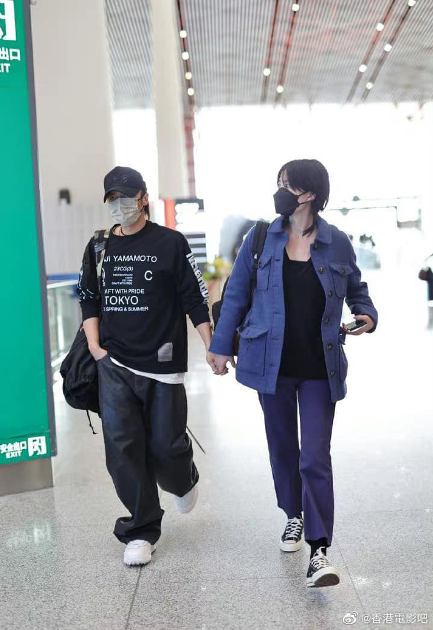 Khoảnh khắc hiếm hoi trong gần 10 năm tái hợp của Tạ Đình Phong - Trương Bá Chi: Đã có câu trả lời cho tin đồn chia tay - Ảnh 2. Khoảnh khắc hiếm hoi trong gần 10 năm tái hợp của Tạ Đình Phong - Trương Bá Chi: Đã có câu trả lời cho tin đồn chia tay - Ảnh 2.