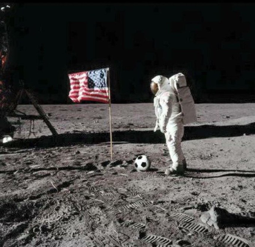 Salah bị cộng đồng mạng thi nhau chế ảnh vì sút trượt pen khiến Liverpool bại trận - Ảnh 4.