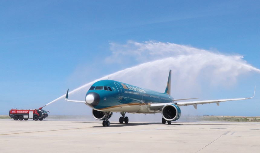 Vietnam Airlines giảm giá vé cho học sinh, sinh viên - Ảnh 1.
