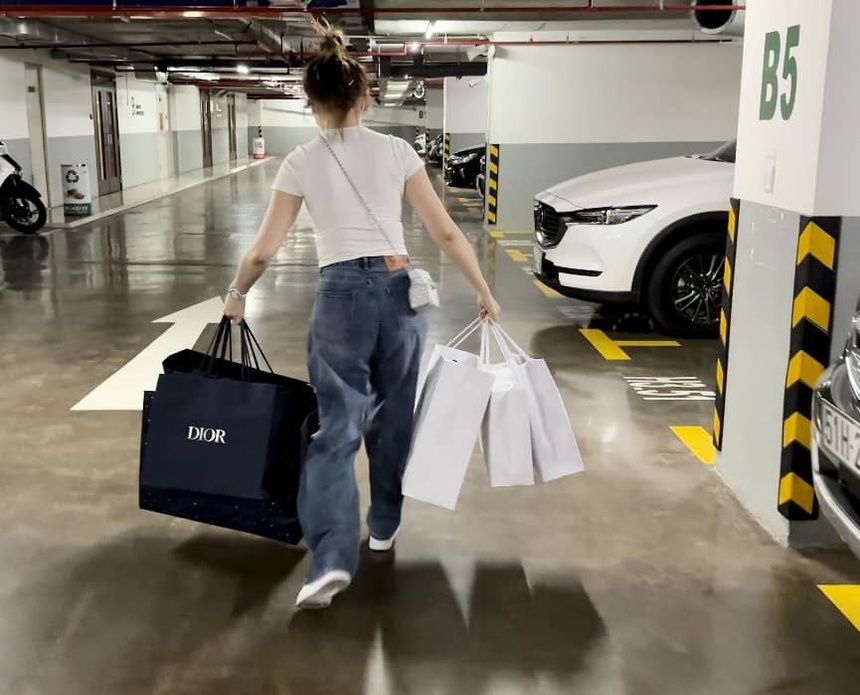 Chiều vợ như Trấn Thành: Một lần đi shopping hết vài trăm triệu, việc nhà, nấu ăn một tay "cân" hết - Ảnh 3.