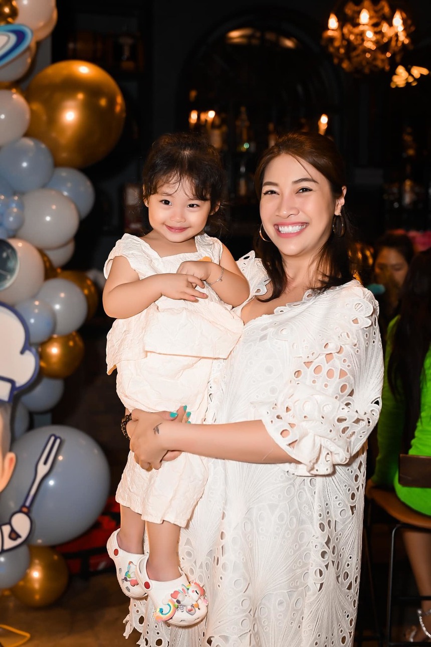 Pha Lê chính thức ký giấy ly hôn chồng ngoại quốc sau thời gian đấu tố - Ảnh 5.