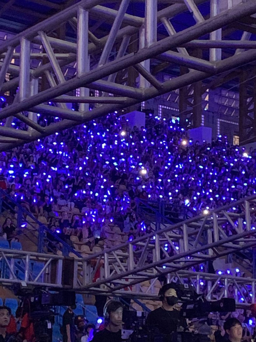 Hỗn loạn trước thềm concert của Super Junior: khán giả không được vào trong sân vì... bên trong quá đông? - Ảnh 2.