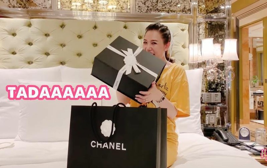 Chiều vợ như Trấn Thành: Một lần đi shopping hết vài trăm triệu, việc nhà, nấu ăn một tay "cân" hết - Ảnh 4.