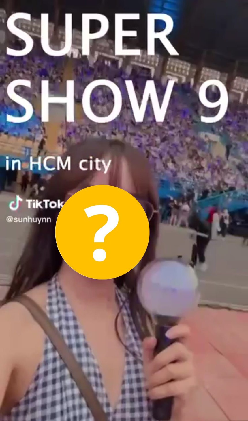 Tranh cãi YouTuber nổi tiếng mang lightstick BTS vào show Super Junior: Vô tình hay thiếu ý thức? - Ảnh 2. Tranh cãi YouTuber nổi tiếng mang lightstick BTS vào show Super Junior: Vô tình hay thiếu ý thức? - Ảnh 2.