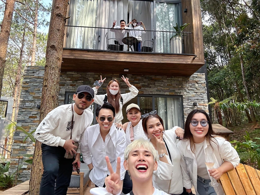 Trấn Thành du lịch cùng hội bạn thân giữa loạt thị phi, 2 nhân vật góp mặt gây chú ý - Ảnh 3. Trấn Thành du lịch cùng hội bạn thân giữa loạt thị phi, 2 nhân vật góp mặt gây chú ý - Ảnh 3.