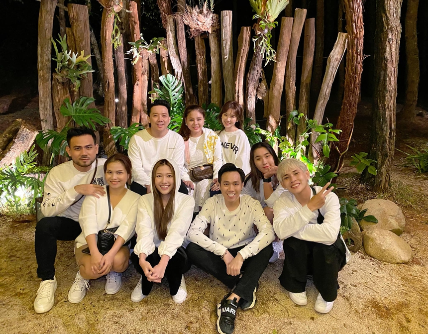 Trấn Thành du lịch cùng hội bạn thân giữa loạt thị phi, 2 nhân vật góp mặt gây chú ý - Ảnh 2. Trấn Thành du lịch cùng hội bạn thân giữa loạt thị phi, 2 nhân vật góp mặt gây chú ý - Ảnh 2.