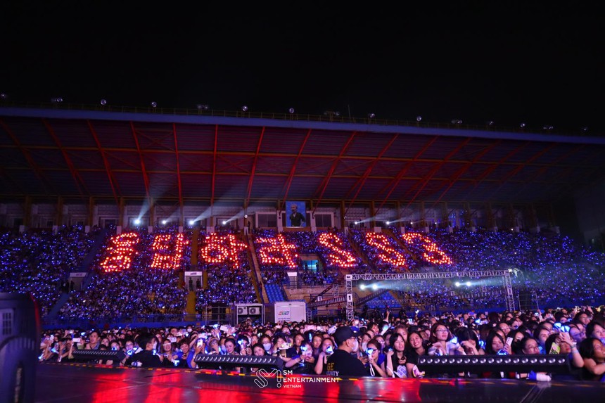 Super Show của Super Junior trở lại Việt Nam sau 10 năm: cả bầu trời thanh xuân ùa về, fan bỏ tiền tỉ chào mừng thần tượng! - Ảnh 3. Super Show của Super Junior trở lại Việt Nam sau 10 năm: cả bầu trời thanh xuân ùa về, fan bỏ tiền tỉ chào mừng thần tượng! - Ảnh 3.