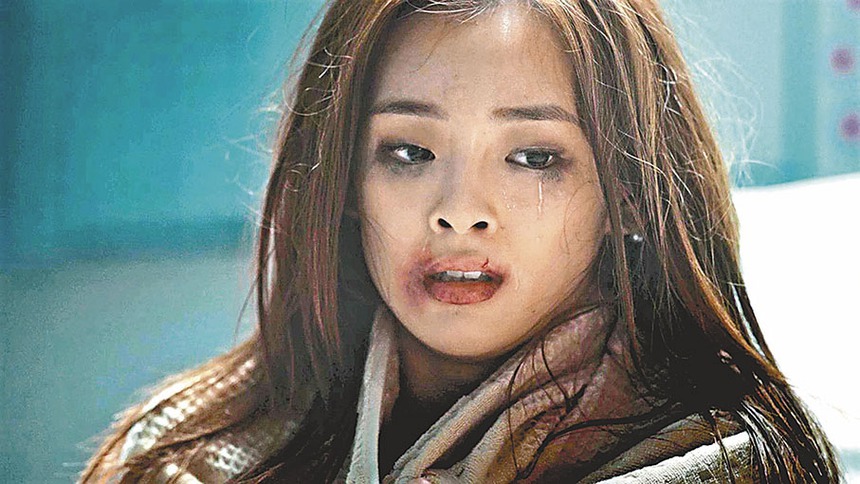 Mỹ nhân bị 'cấm cửa' vì cặp kè 7 người cùng lúc: Mặt mộc kém sắc còn diễn tệ, được công ty o bế đến vô lý! - Ảnh 4.