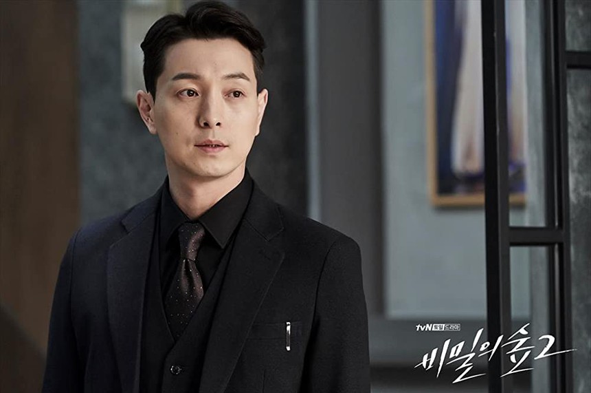 Anh chú tài phiệt hấp dẫn nhất The Glory được gán ghép với Song Hye Kyo là ai: Quá khứ và chuyện tình ngoài đời gây ngỡ ngàng! - Ảnh 12. Anh chú tài phiệt hấp dẫn nhất The Glory được gán ghép với Song Hye Kyo là ai: Quá khứ và chuyện tình ngoài đời gây ngỡ ngàng! - Ảnh 12.