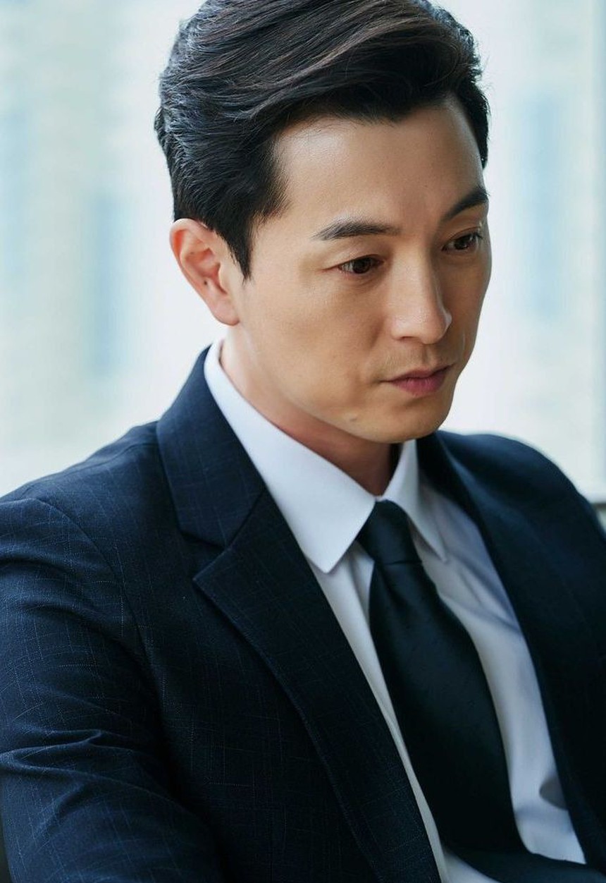 Anh chú tài phiệt hấp dẫn nhất The Glory được gán ghép với Song Hye Kyo là ai: Quá khứ và chuyện tình ngoài đời gây ngỡ ngàng! - Ảnh 1. Anh chú tài phiệt hấp dẫn nhất The Glory được gán ghép với Song Hye Kyo là ai: Quá khứ và chuyện tình ngoài đời gây ngỡ ngàng! - Ảnh 1.