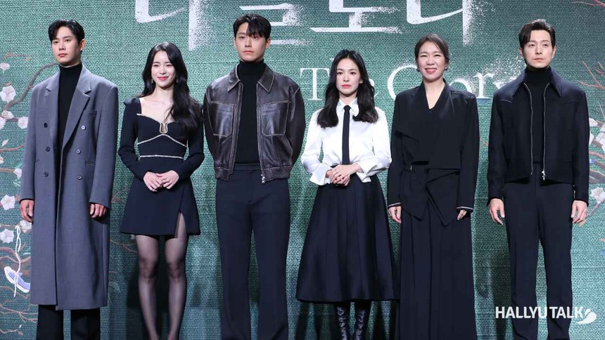 Song Hye Kyo dính tin đồn hẹn hò "ác nam" The Glory kém 4 tuổi chỉ vì... 1 bức ảnh - Ảnh 4.