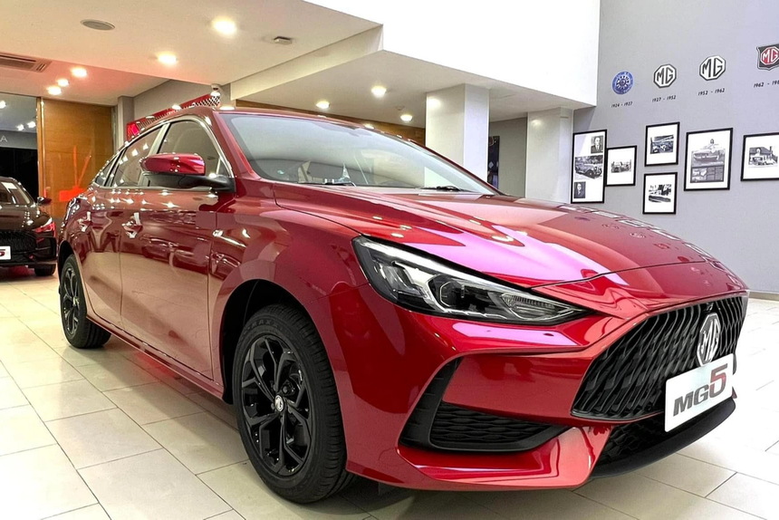 Không chờ chính sách, hàng loạt ô tô tự ‘giảm trước bạ’ tại Việt Nam: BMW, Mercedes bớt cả trăm triệu, vua doanh số cũng nhập cuộc chơi - Ảnh 7.