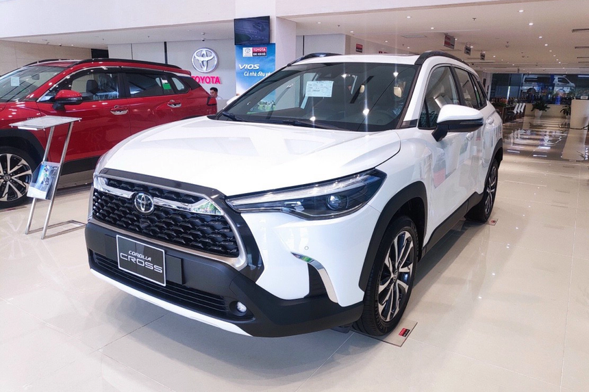 Không chờ chính sách, hàng loạt ô tô tự ‘giảm trước bạ’ tại Việt Nam: BMW, Mercedes bớt cả trăm triệu, vua doanh số cũng nhập cuộc chơi - Ảnh 2.