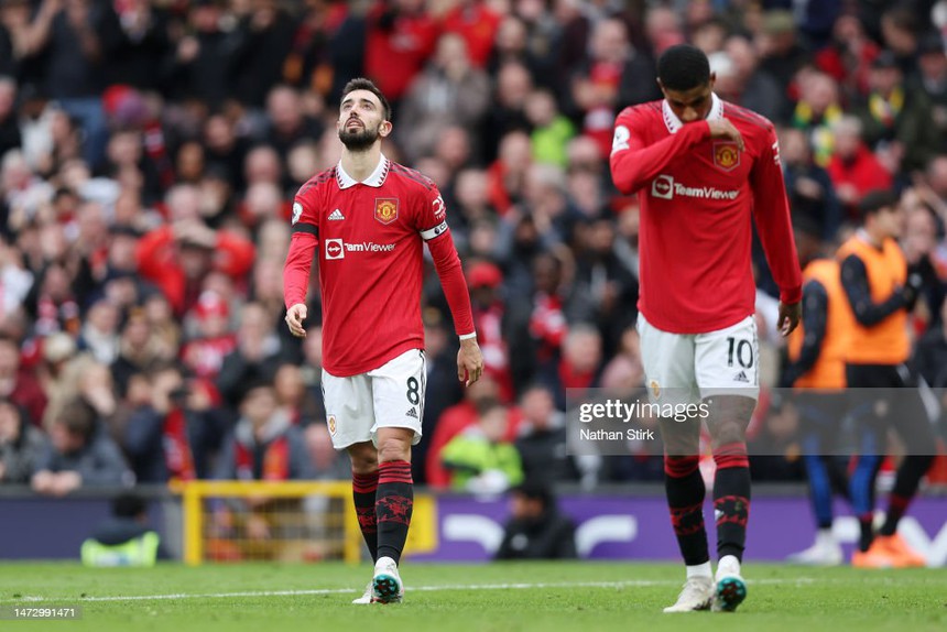Casemiro lĩnh thẻ đỏ tai hại, Man United suýt 'ôm hận' bởi đội bóng cuối bảng - Ảnh 5.