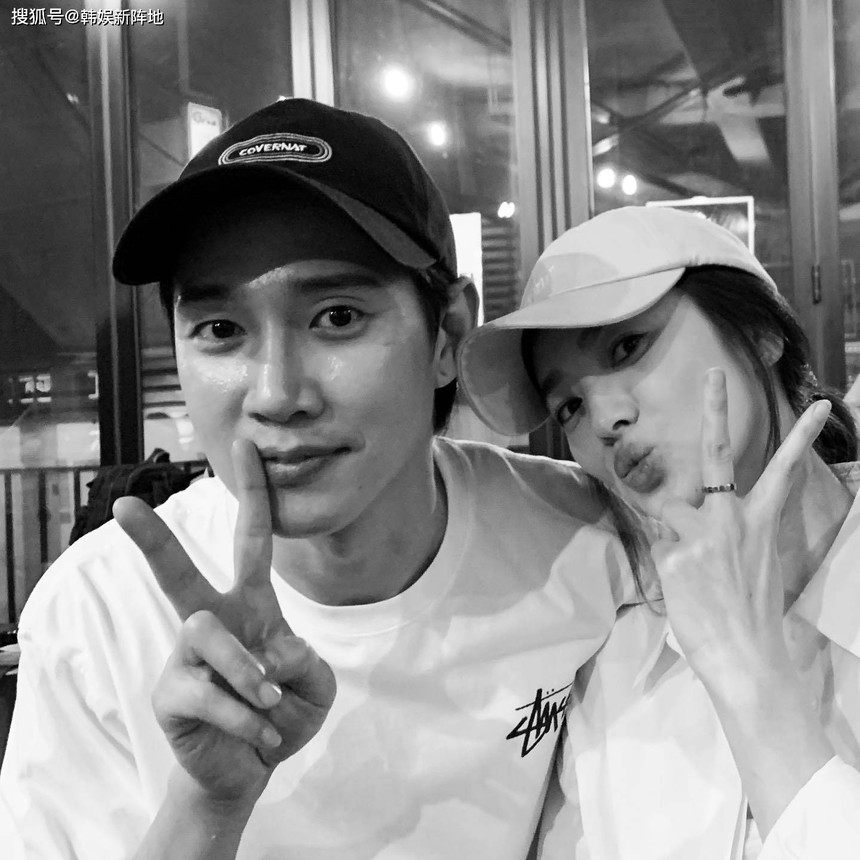 Song Hye Kyo dính tin đồn hẹn hò "ác nam" The Glory kém 4 tuổi chỉ vì... 1 bức ảnh - Ảnh 3.