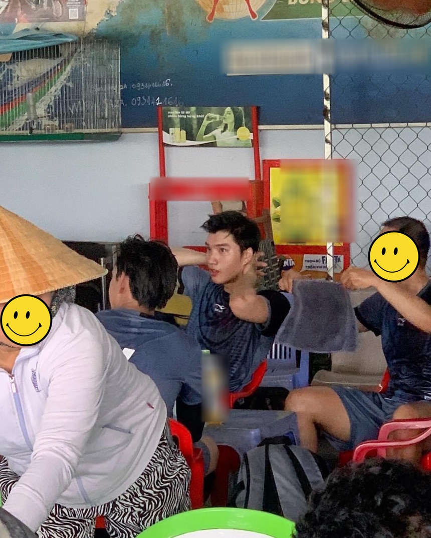 Bắt gặp HIEUTHUHAI trên sân bóng, visual thách thức camera thường khiến dân tình rần rần - Ảnh 2.