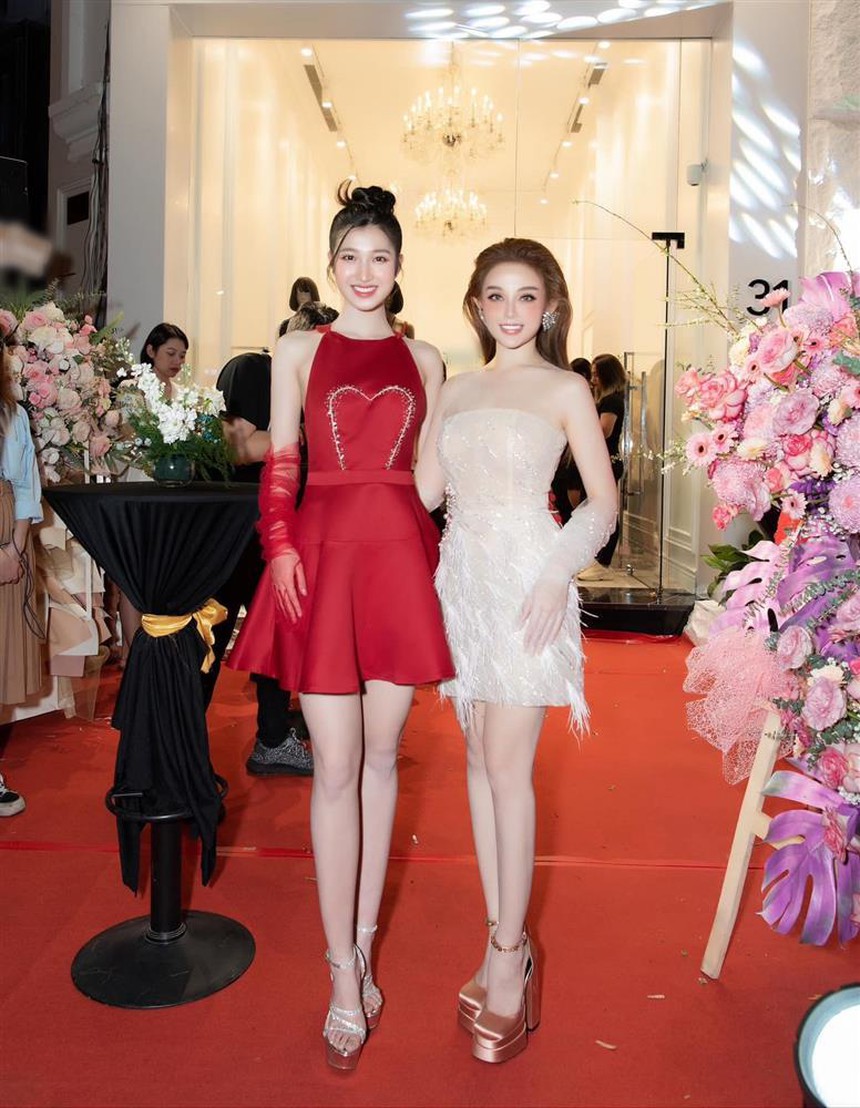 Những lần Huyền Baby đọ sắc với dàn mỹ nhân, có người chênh hẳn một con giáp vẫn khó lấn lướt - Ảnh 11.