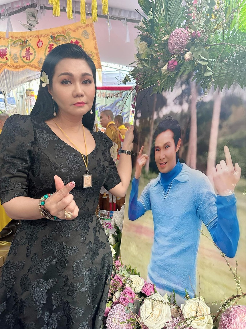 NS Ngọc Huyền lên tiếng trước nghi vấn giả vờ ngất xỉu tại đám tang NS Vũ Linh: "Có lẽ họ không hiểu được tình cảm của tôi" - Ảnh 2.