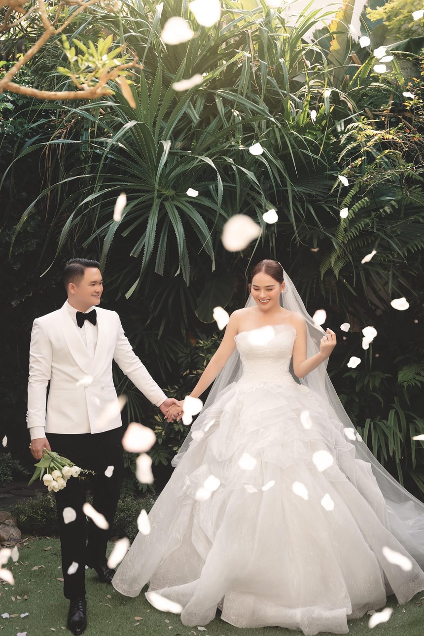 "Thánh sún" Ngân Thảo chính thức kết hôn - Ảnh 4. "Thánh sún" Ngân Thảo chính thức kết hôn - Ảnh 4.