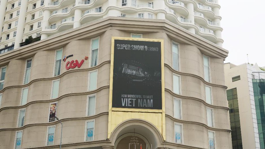 Super Show của Super Junior trở lại Việt Nam sau 10 năm: cả bầu trời thanh xuân ùa về, fan bỏ tiền tỉ chào mừng thần tượng! - Ảnh 2. Super Show của Super Junior trở lại Việt Nam sau 10 năm: cả bầu trời thanh xuân ùa về, fan bỏ tiền tỉ chào mừng thần tượng! - Ảnh 2.