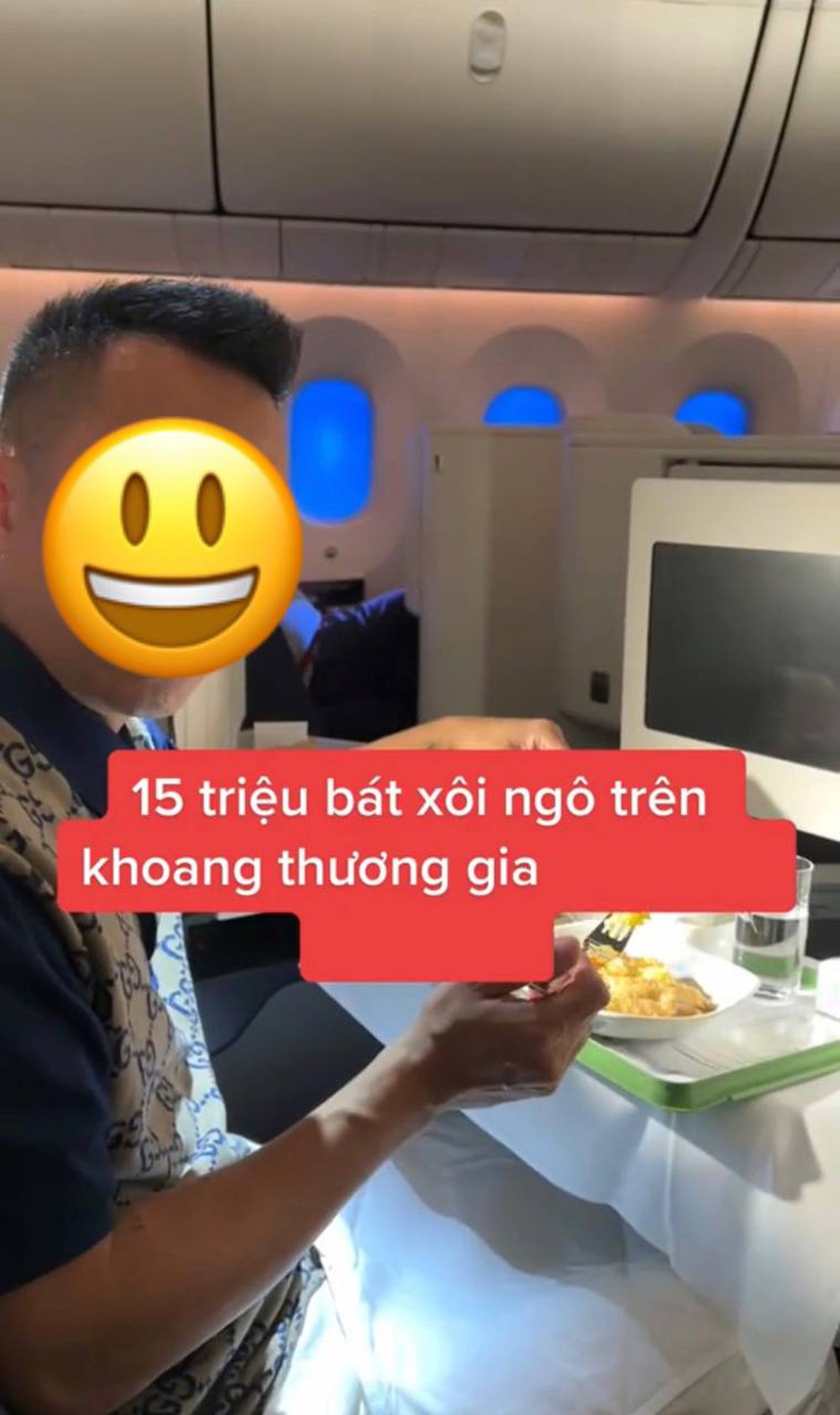 Review bát xôi ngô 15 triệu đồng trên máy bay, TikToker bị cộng đồng mạng chê bai dữ dội vì “làm màu” quá - Ảnh 2. Review bát xôi ngô 15 triệu đồng trên máy bay, TikToker bị cộng đồng mạng chê bai dữ dội vì “làm màu” quá - Ảnh 2.