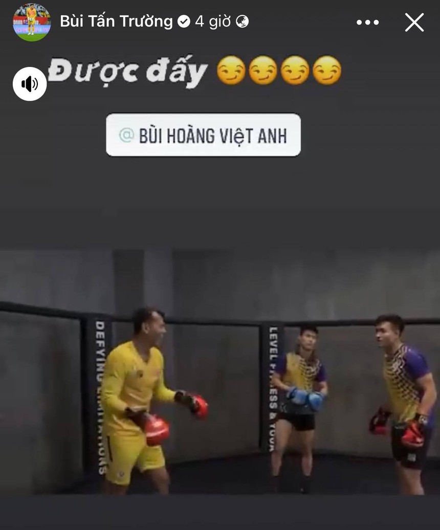 Thủ thành Bùi Tấn Trường và trung vệ Việt Anh xỏ găng lên sàn - Ảnh 1. Bùi Tấn Trường, Bùi Hoàng Việt Anh, Hà Nội FC, CLB Hà Nội