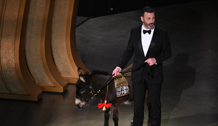 Có vinh quang rực rỡ cho "Everything Everywhere All at Once" và bài phát biểu viral toàn cầu của Dương Tử Quỳnh nhưng Oscar vẫn quá an toàn - Ảnh 1.